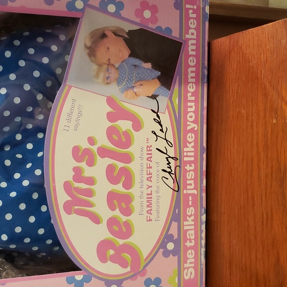 New, Vintage Mrs. Beasley 20" Talking Doll.  “A Family Affair 2000.” - Picture 5 of 7